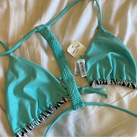 NWT Dippin’ Daisy’s Bikini Top - Picture 8 of 8